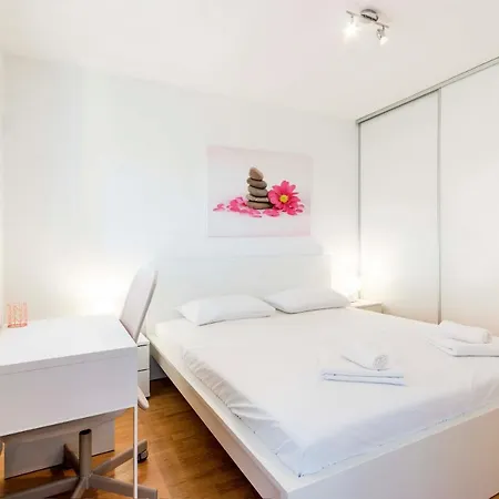 Elena Apartman *